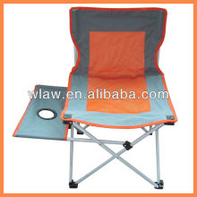 Chaise pliée avec plaque latérale et porte-gobelet